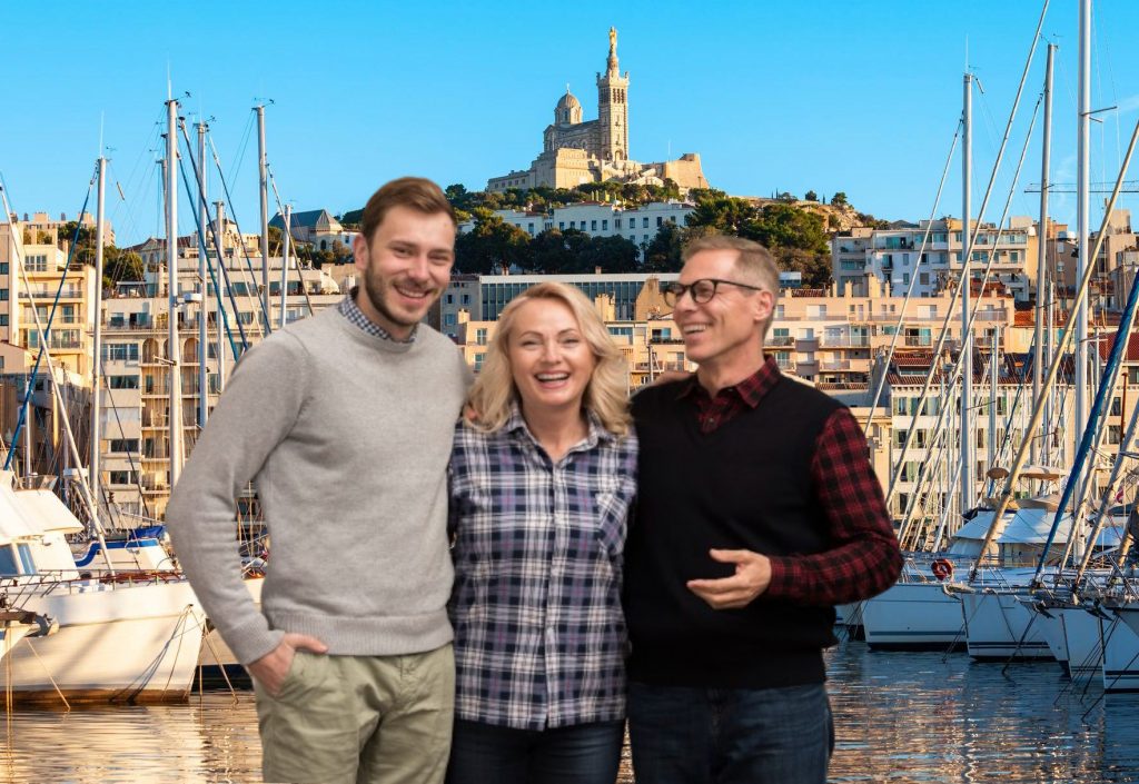 les trois formateurs management de notre oragnisme de formation à Marseille devant le vieux-port